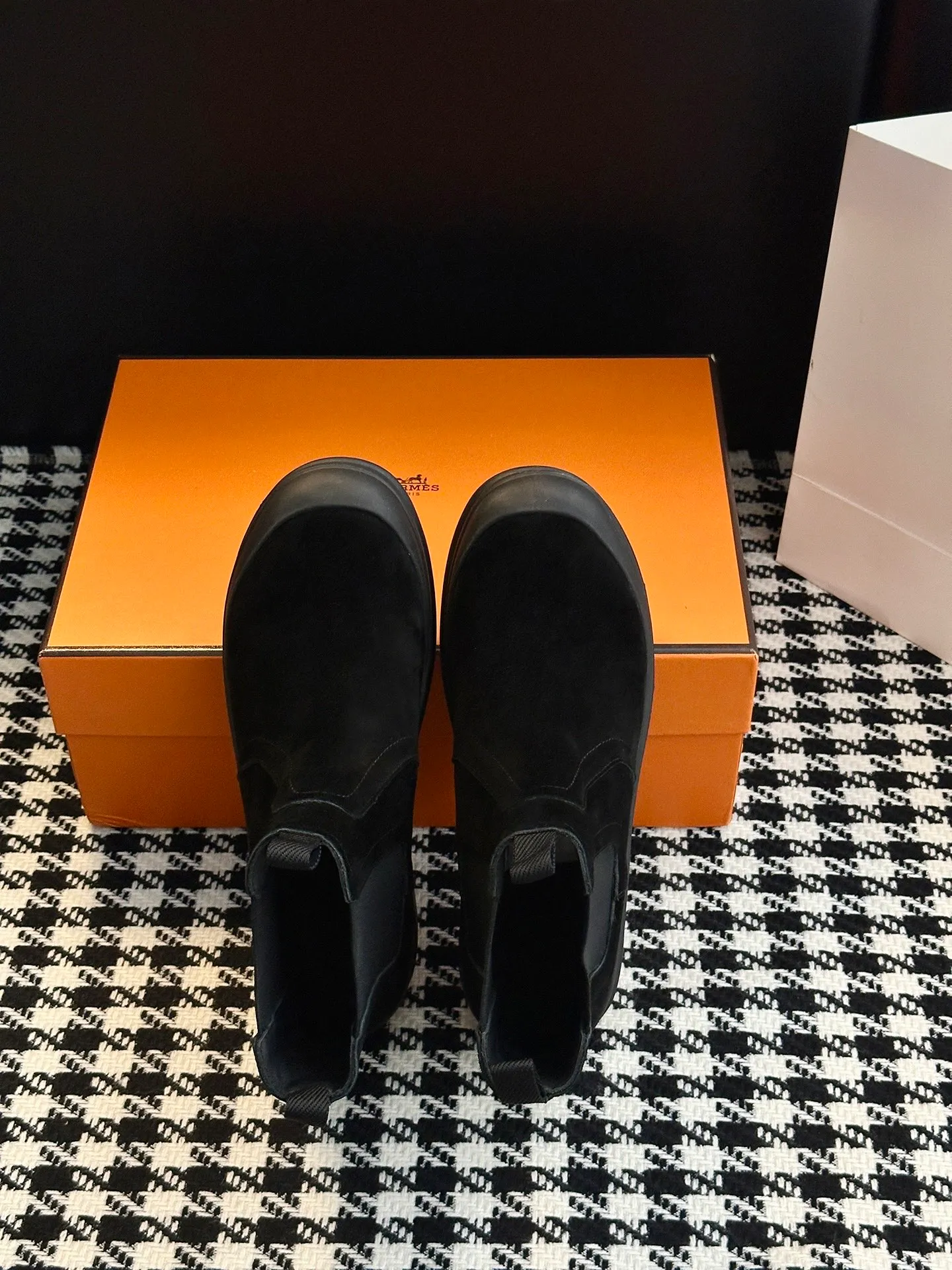 👟👟Ex-factory price 700👟👟 【𝐇𝐄𝐑𝐌𝐄𝐒Ankle boots】Exquisite workmanship, classic and yet individual, matching college style & simple style. yyds The key point is that it makes you taller and slimmer, which is really good news for small people. It makes you look slimmer and taller than ever yyds, good-looking ➢Shoe upper material: original customized cowhide + Yangjing noodles ➢Inner material: cowhide lining ➢Outsole material: original rubber sole ➢Color selection: black cowhide, black Yangjing, nude Yangjing ➢Optional code number: 35-40 (customized 40 is not returnable)